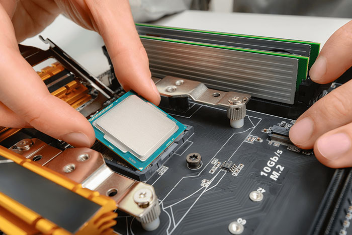 ارتقا سیستم قدیمی بهتر است یا خریداری کامپیوتر جدید؟