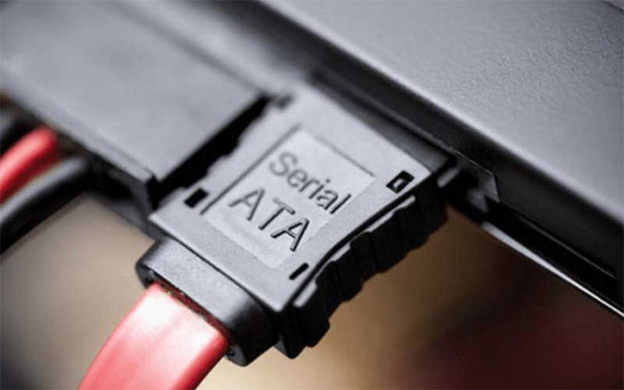 بررسی پورت و کابل SATA